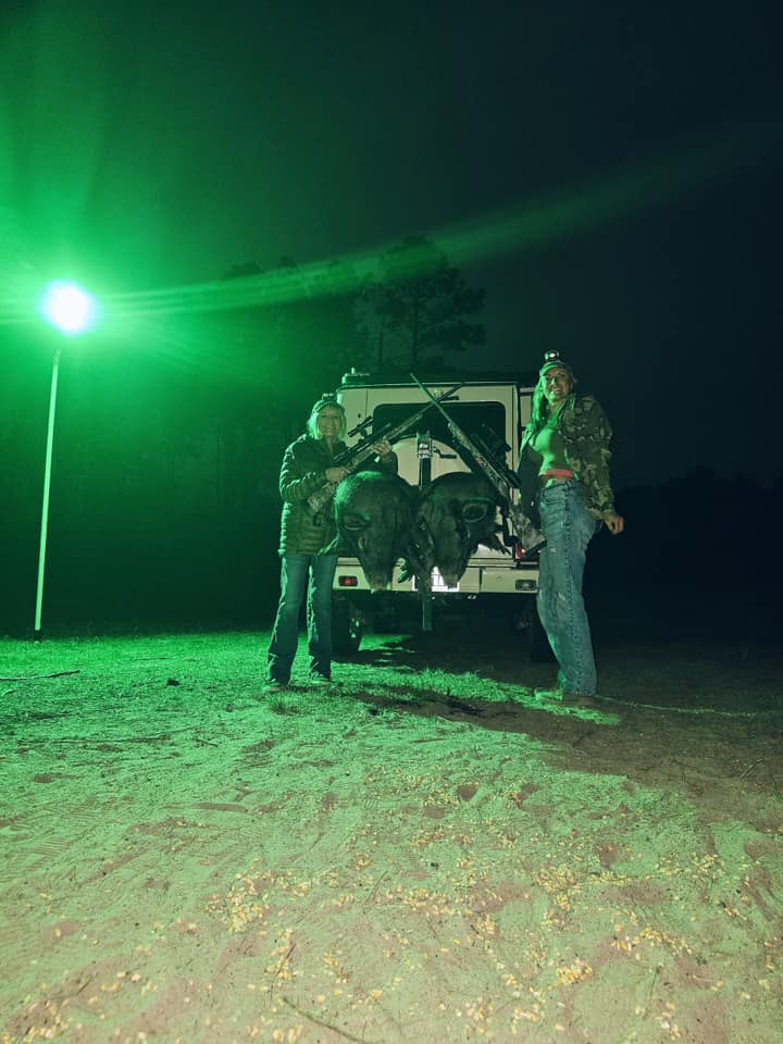 Load image into Gallery viewer, Solar Green Feeder Light for Hunting -12,000 lumens
