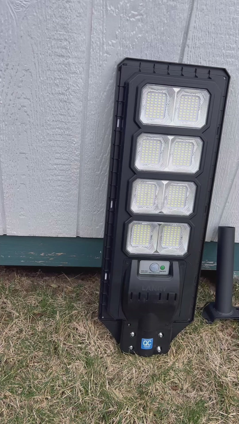Load and play video in Gallery viewer, 4 pack 200W solar street lights 25000 lumens

